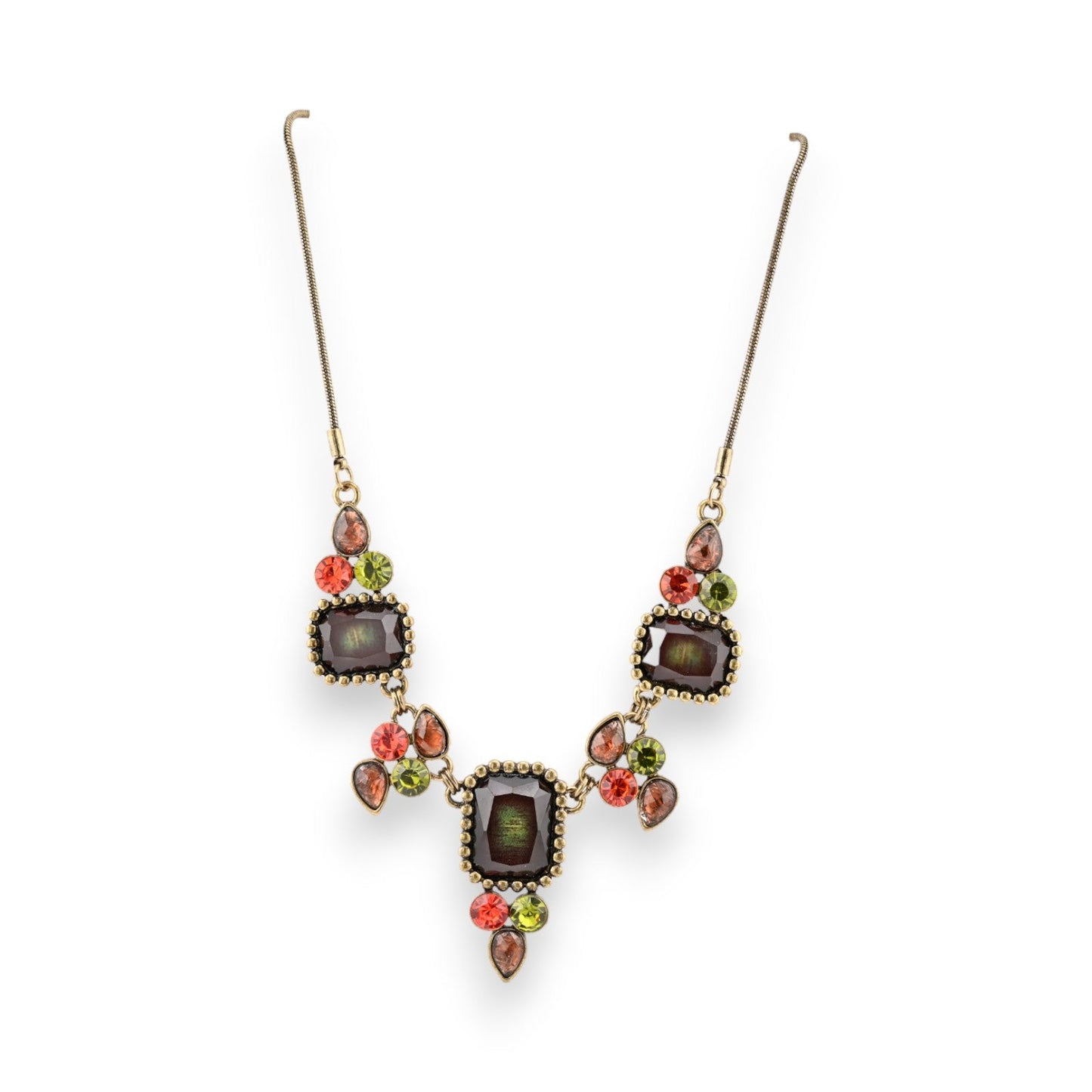 Antike Halskette mit grünen und orangen Edelsteinen, goldener Fassung und drei zentralen quadratischen Anhängern