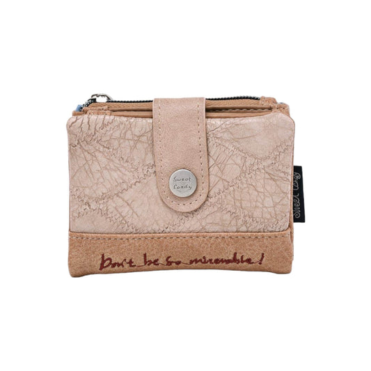Kleines beiges Lederportemonnaie mit Reißverschluss, Sweet Candy Logo und Aufschrift 'Don't be so miserable!' am unteren Rand