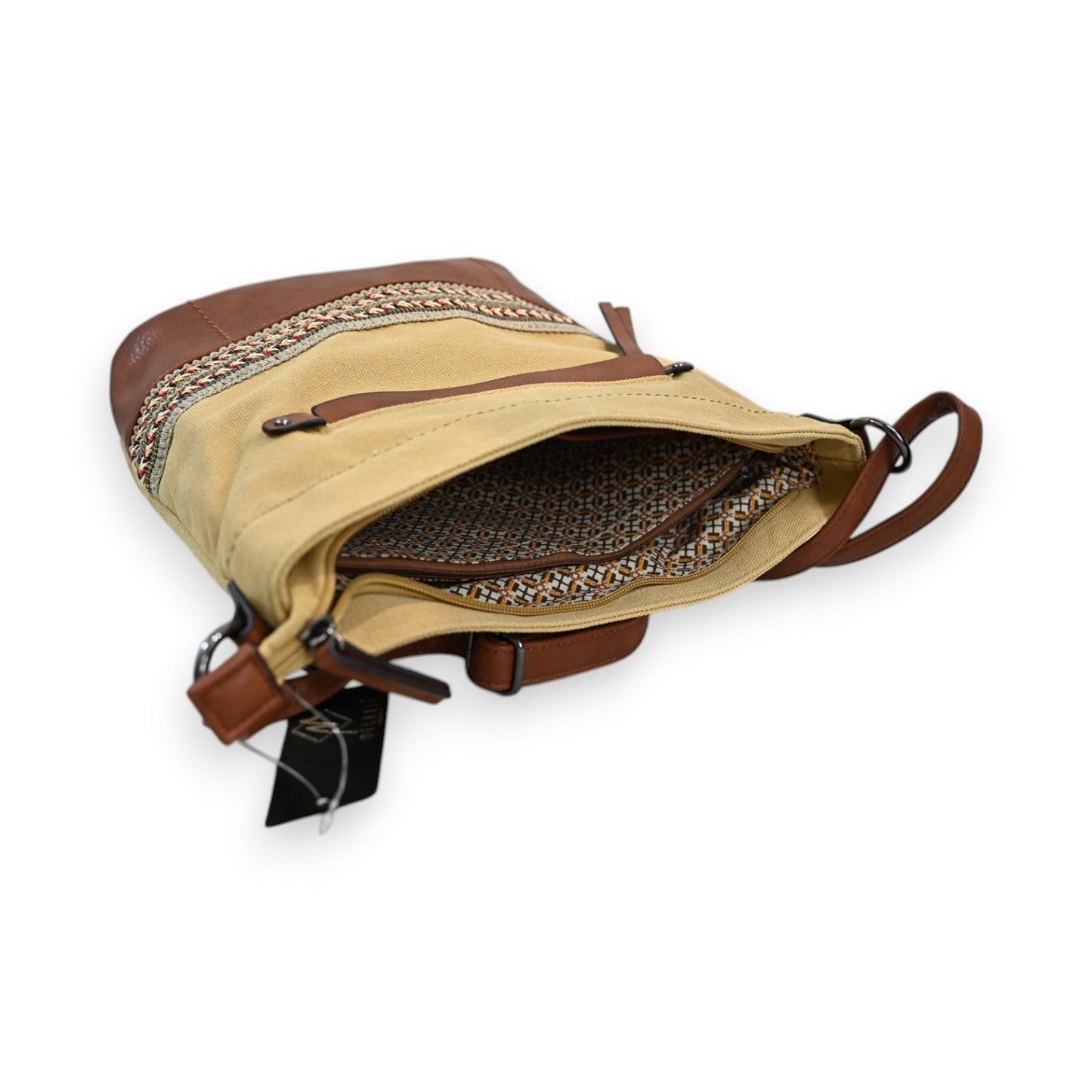 Boho-Umhängetasche in Beige und Camel mit geflochtenen Details, Reißverschluss und Lederelementen, geöffnet