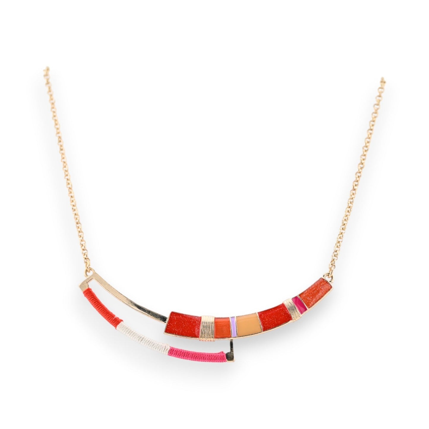 Goldener Choker mit gebogener Form, verziert mit roten, orangefarbenen und pinken Elementen in unterschiedlichen Texturen