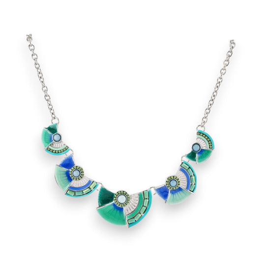 Elegante Halskette mit grün-blauen Halbmond-Anhängern, silberne Kette, türkis-blaue Emaille und Perlmuttdetails