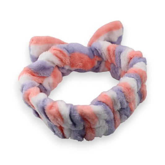 Flauschiges Makeup-Stirnband in Weiß, Koralle und Pflaume, gestreift und gedreht, für Haarpflege und Kosmetik