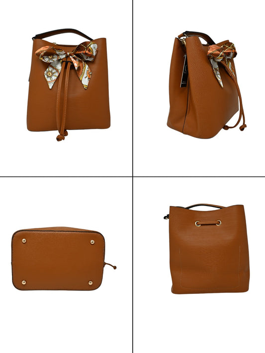 Elegante braune Lederhandtasche mit Zugverschluss und dekorativem Seidenschal, verschiedene Ansichten zeigend