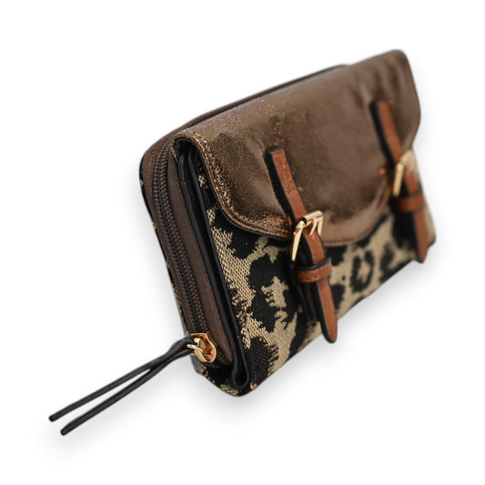 Elegante Damengeldbörse in Bronze und Leopardenmuster mit Reißverschluss und Lederdetails, seitliche Ansicht