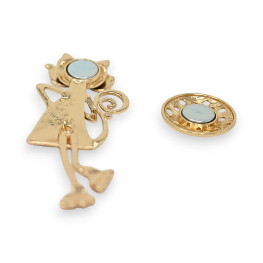 Goldene Katzenbrosche mit türkisfarbenem Stein und rundem Anhänger, verspieltes Design mit Spiralmuster