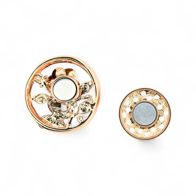 Goldener Kreis mit Blumenstrauß Schmetterling und Kristall-Strass - elegante Garten-Brosche