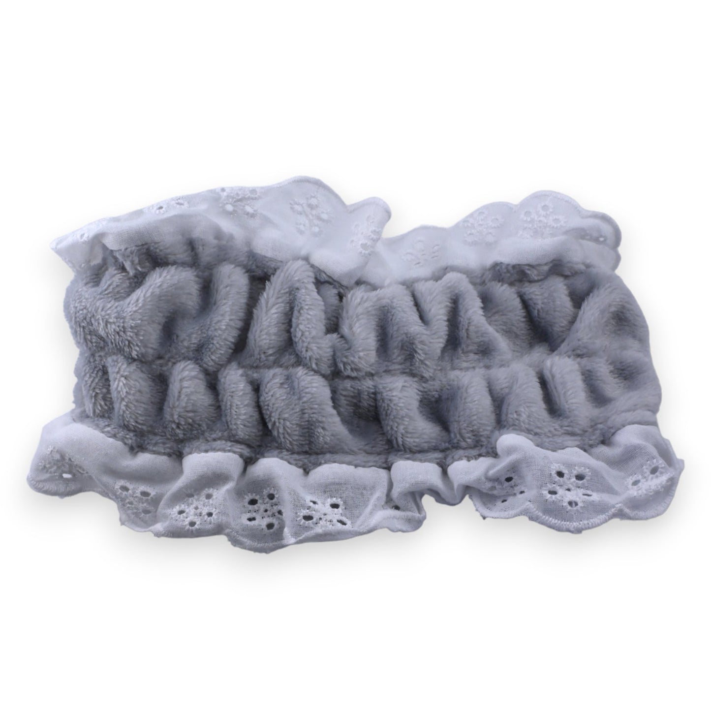Graues Plüsch-Stirnband mit gerüschtem Design und Spitzenkante, verziert mit Lochstickerei für Kosmetik und Pflege