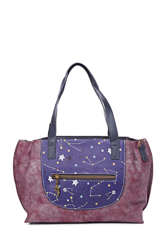 Stylische Handtasche in Bordeaux mit Weltraummotiv, Sternen und Konstellationen auf violettem Einsatz, Reißverschluss mit ...