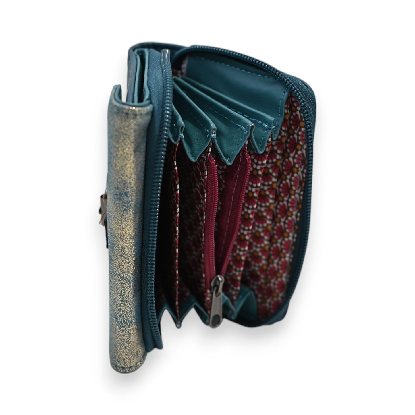 Kompakte Brieftasche in Petrolblau und Gold, geöffnet mit mehreren Fächern und Reißverschluss, floralem Innenmuster