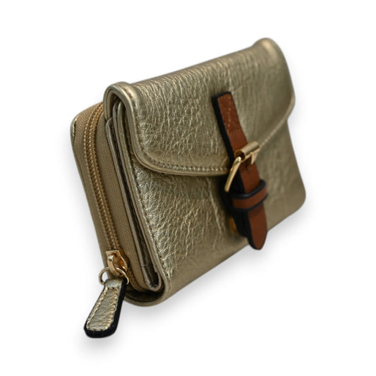 Kompakte goldene Ledergeldbörse mit Reißverschluss und Schnallenverschluss, elegantes Design von Mélanie Paris