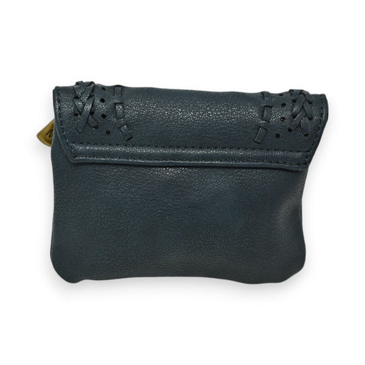 Kleine marineblaue Ledergeldbörse mit geflochtenem Muster am oberen Rand, kompakt und elegant