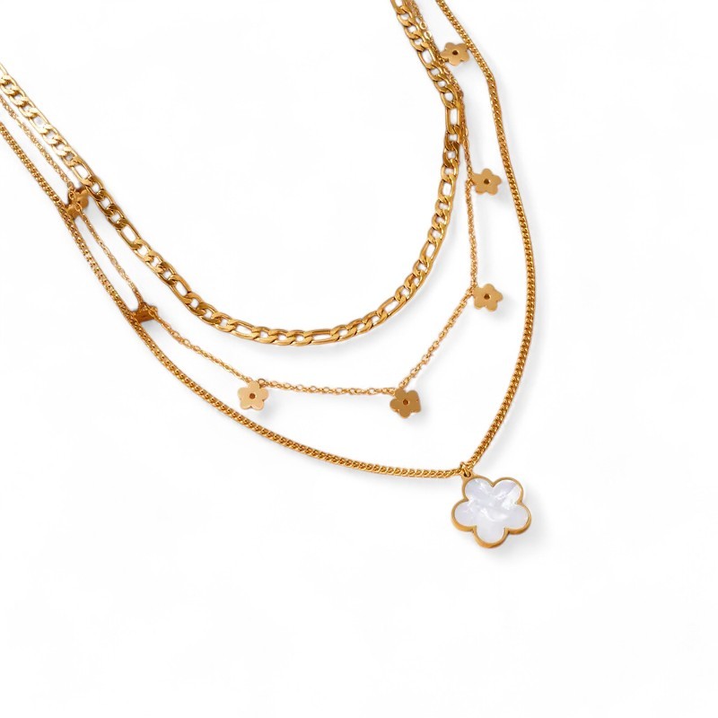 Mehrreihige goldene Halskette mit Blumenanhängern und weißem Blumen-Charm, filigrane Ketten in verschiedenen Stilen