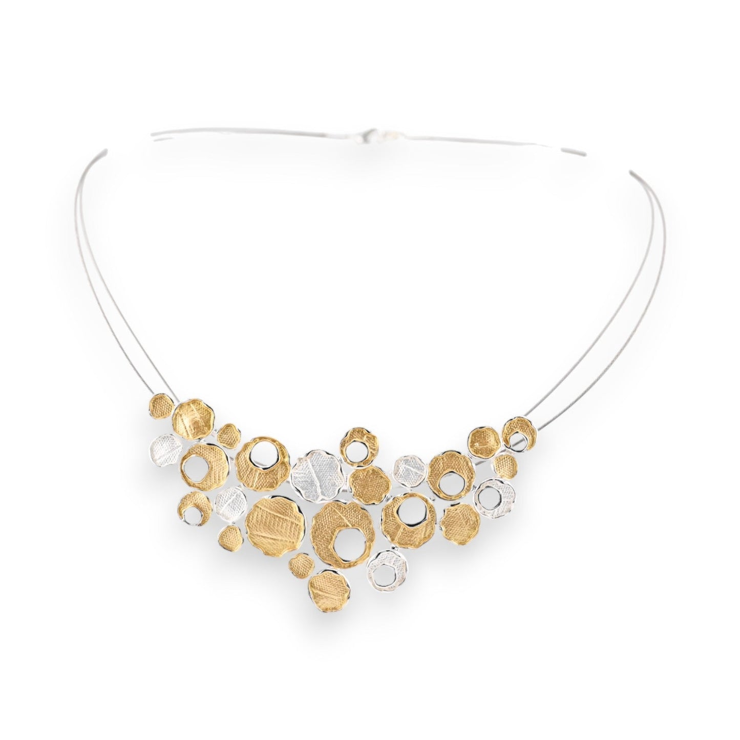 Moderne Halskette mit silbernen und goldenen Kreiselementen auf Doppeldraht, elegantes Design für festliche Anlässe