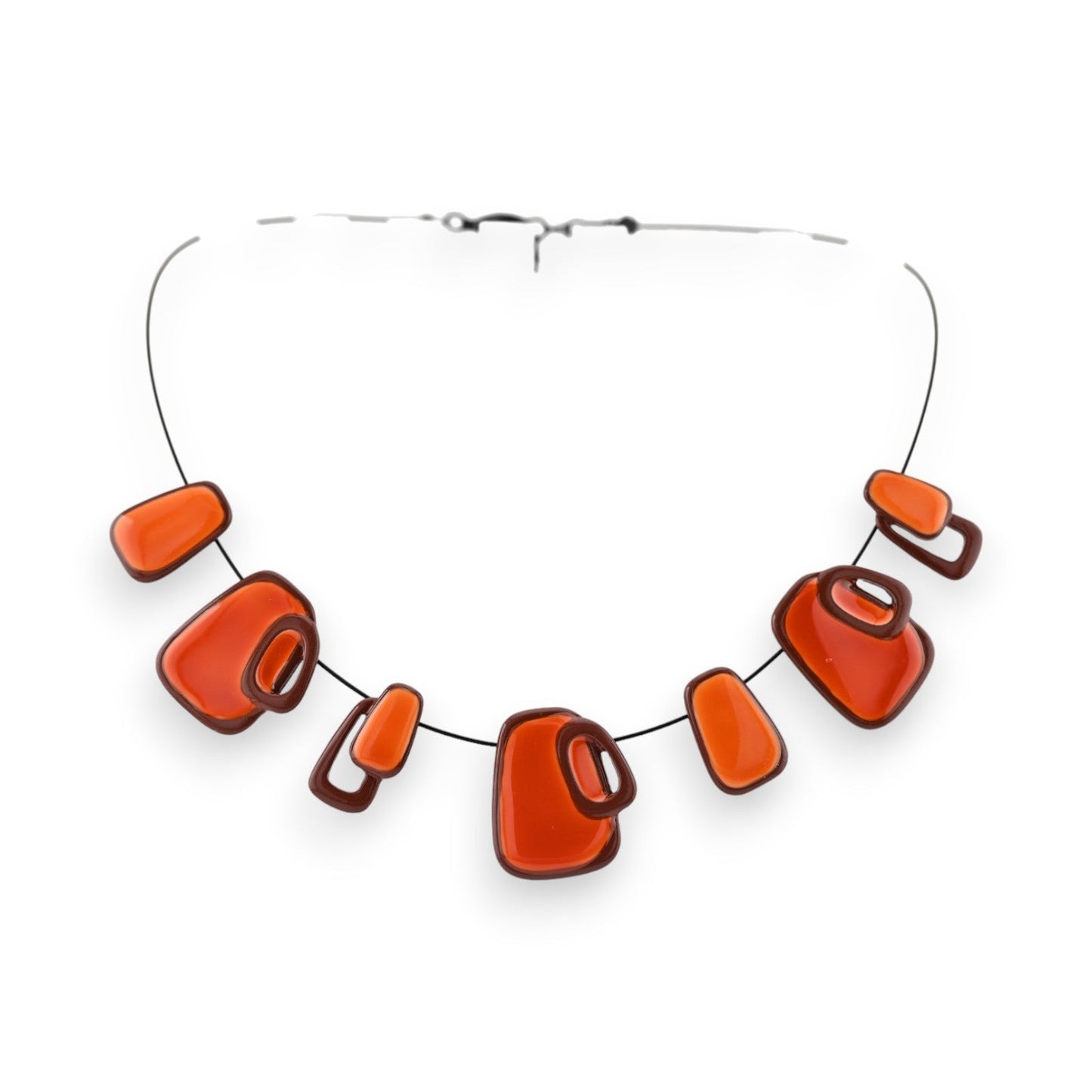 Moderne geometrische Halskette mit orangefarbenen Glasformen und schwarzem Metalldraht, Designerschmuck von Ikita