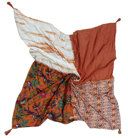 Mehrfarbiger Patchwork-Schal mit ethnischen Mustern, Blumendruck und geometrischen Designs in Erdtönen und Orange