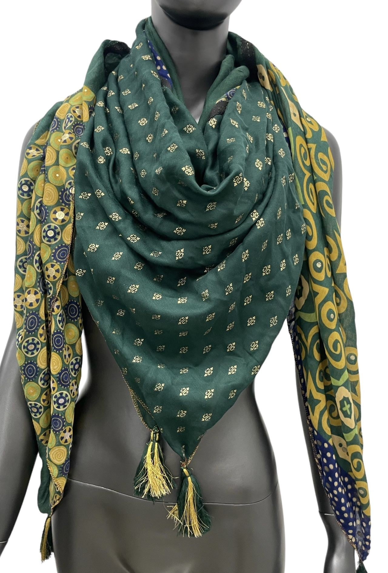 Quadratisches Patchwork-Tuch mit geometrischen Formen in Grün und Senf