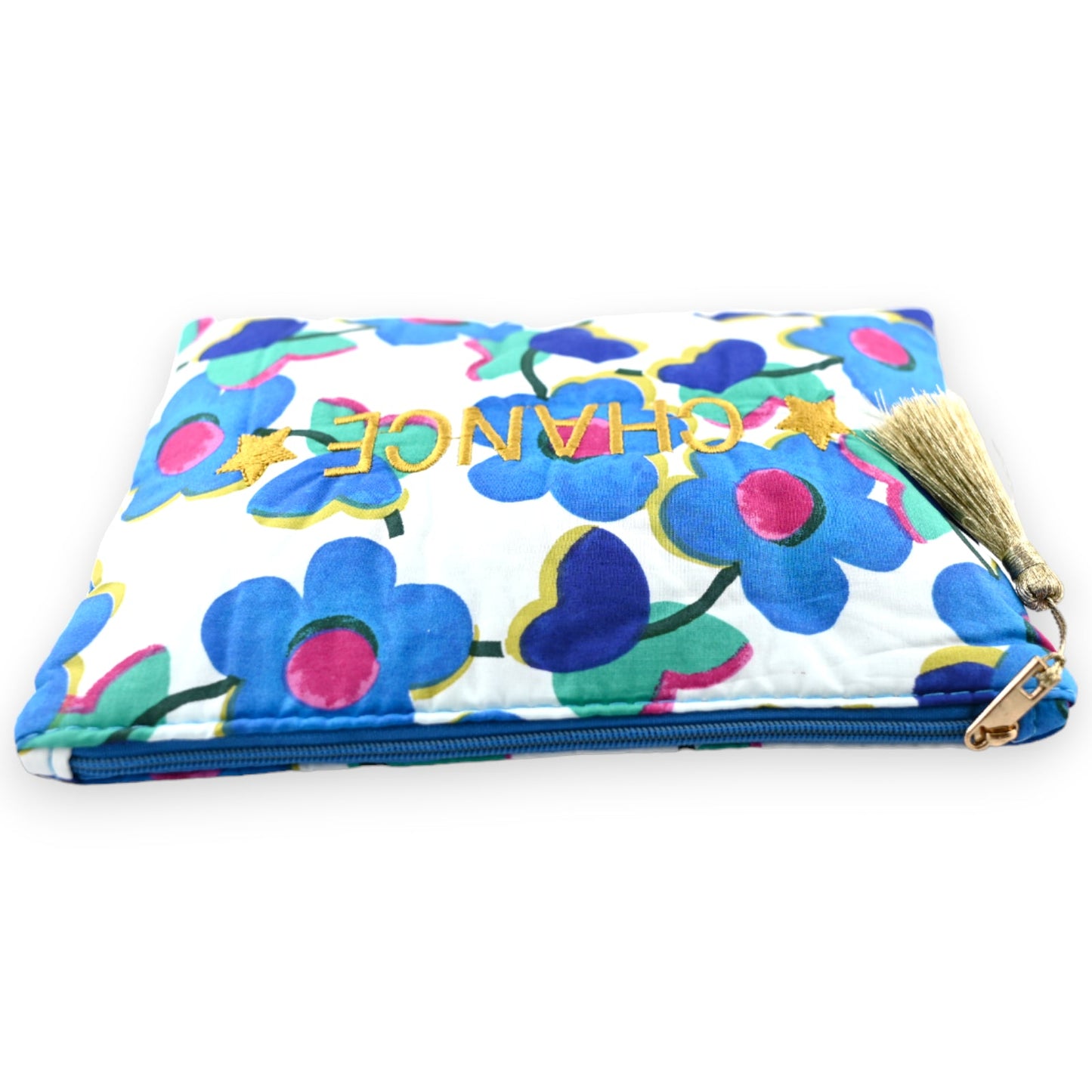 Bunte Kosmetiktasche mit Blumenmuster, goldener 'CHANCE'-Aufschrift und Quaste, Reißverschluss, weißer Hintergrund