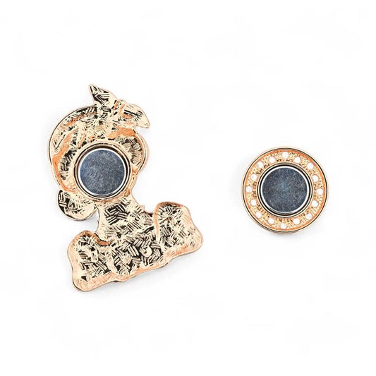 Porträt Fashionista-Stil Audrey Hepburn runde Brille weiße Schleife - elegante Vintage-Brosche