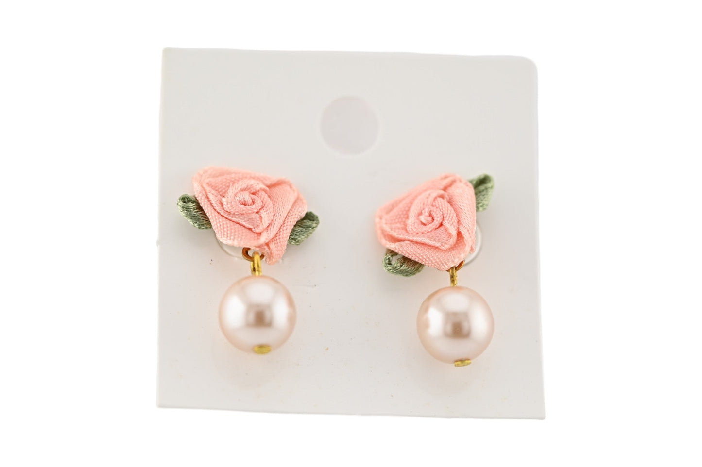 Ohrringe mit Rosenblüte aus Stoff und Perle