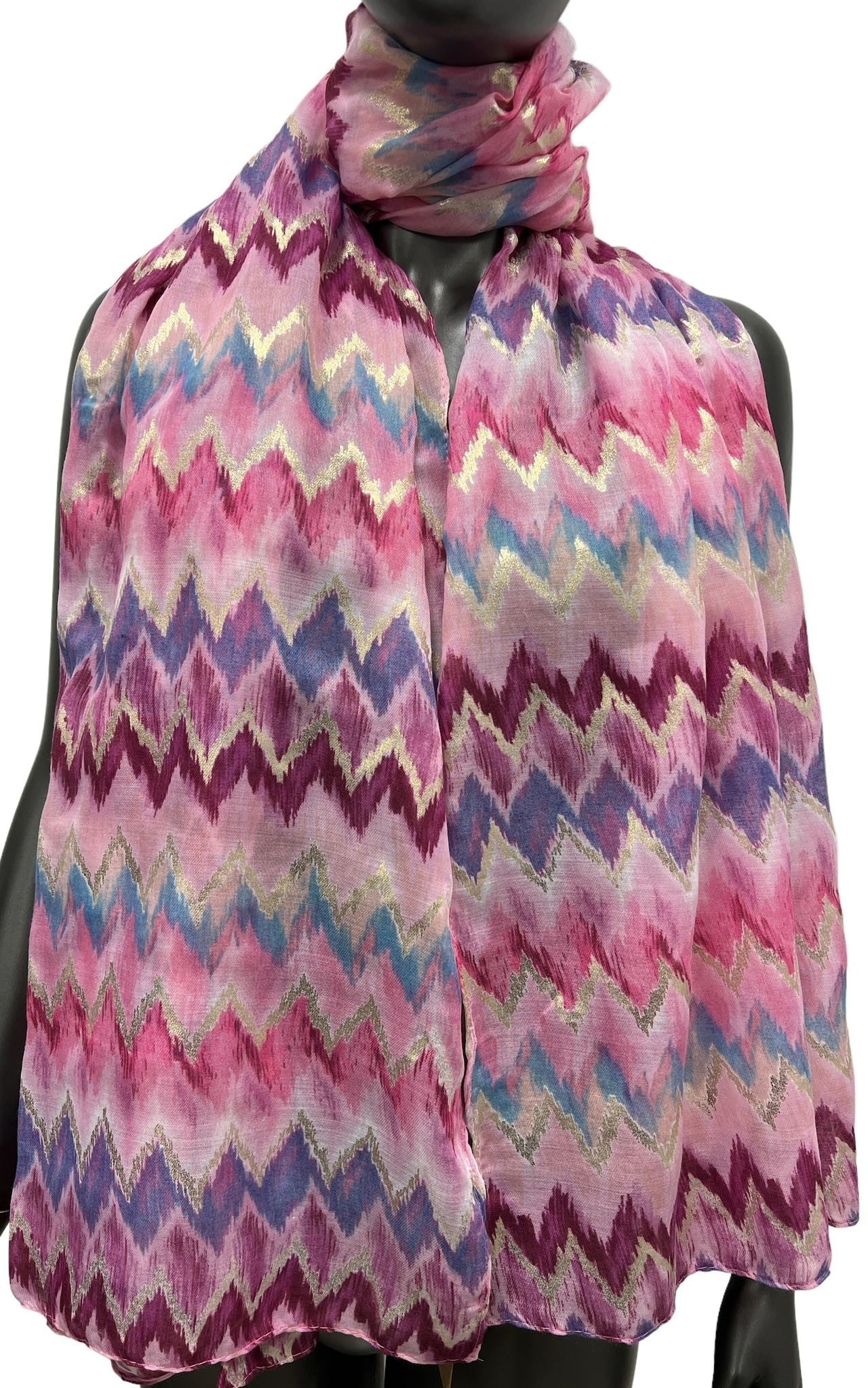 Tuch mit geometrischem Muster in rosa Tönen verziert mit goldenen Details