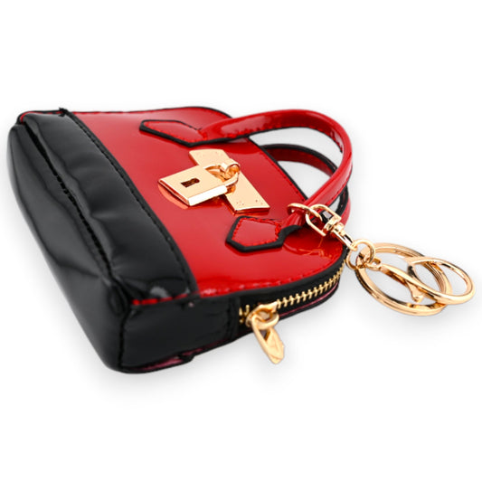 Rote Lack-Geldbörse als Schlüsselanhänger mit Goldverschluss, schwarzen Akzenten und Schlüsselringen, Luxus-Accessoire