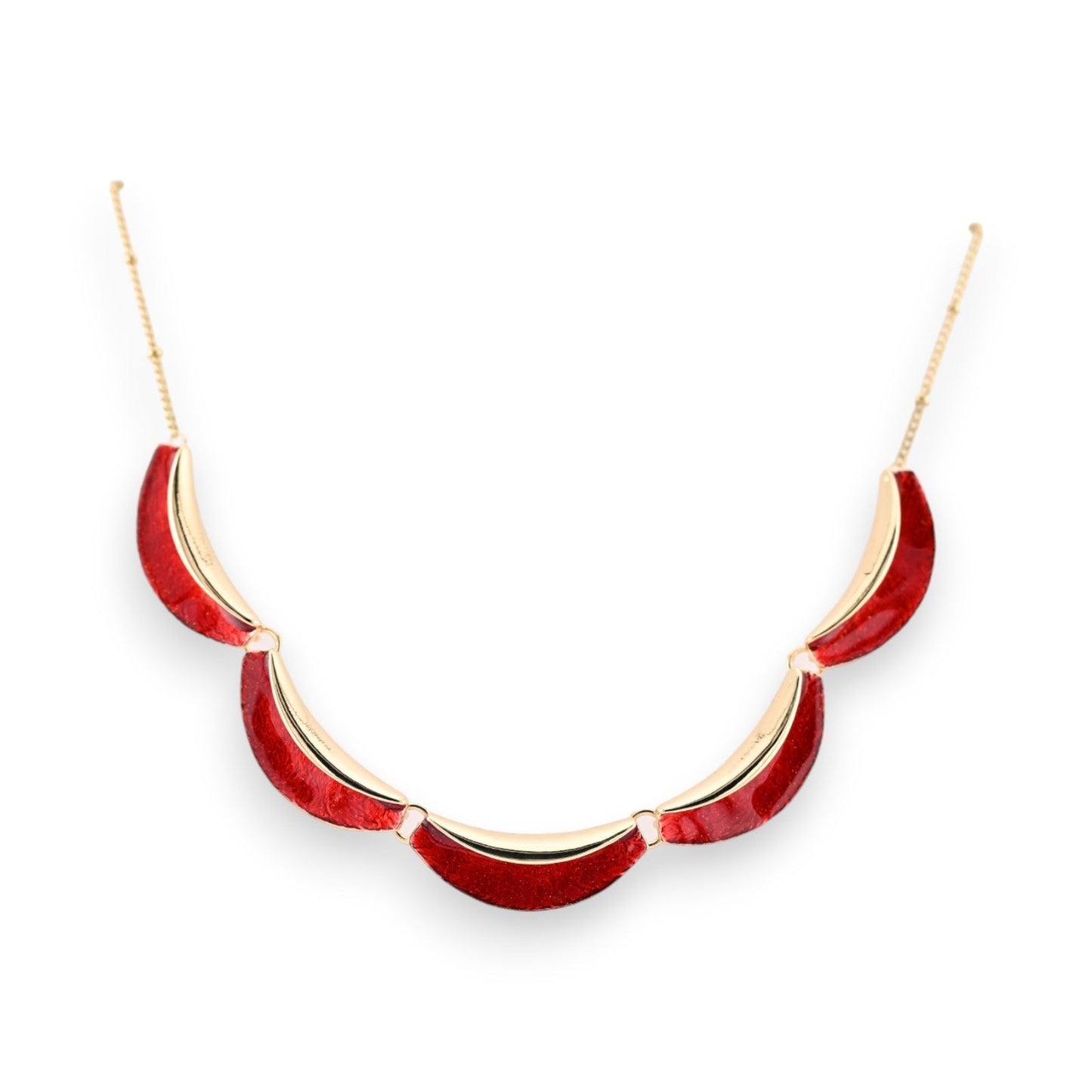 Elegantes Collier mit roten Halbmonden aus Stein und goldenen Elementen an feiner Kette, moderner Schmuck