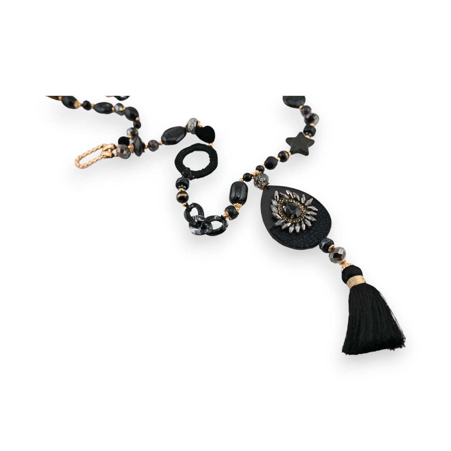 Elegante schwarze Halskette mit goldenen Akzenten, Perlen, Sternen und Quaste, verziert mit einem Anhänger im Tropfendesign