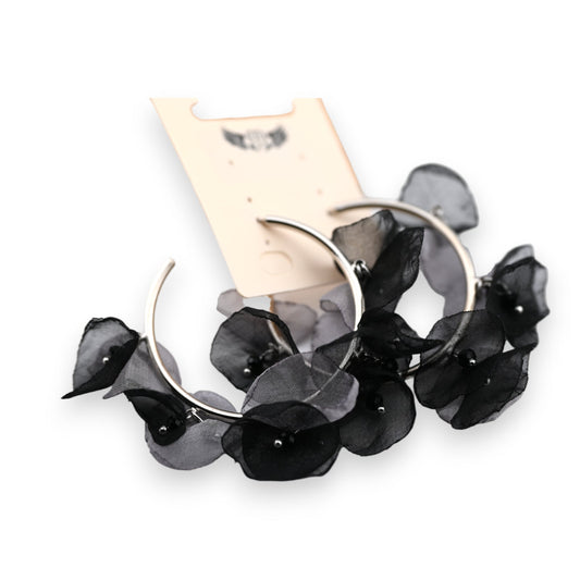 Ohrringe Creolen Blumen Stoff schwarz und grau