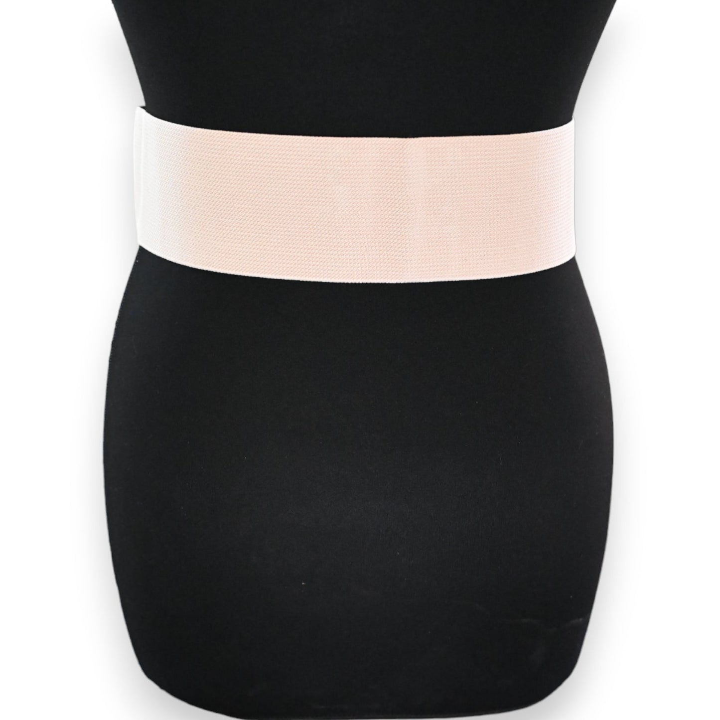 Schwarzes Kleid mit breitem beigefarbenem elastischem Gürtel um die Taille, kontrastreiches Design