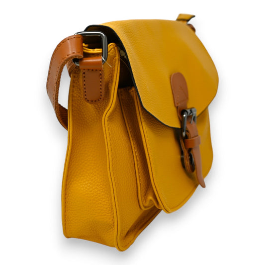 Elegante senfgelbe Leder-Umhängetasche mit braunen Akzenten, seitliche Ansicht zeigt Struktur und Verschluss