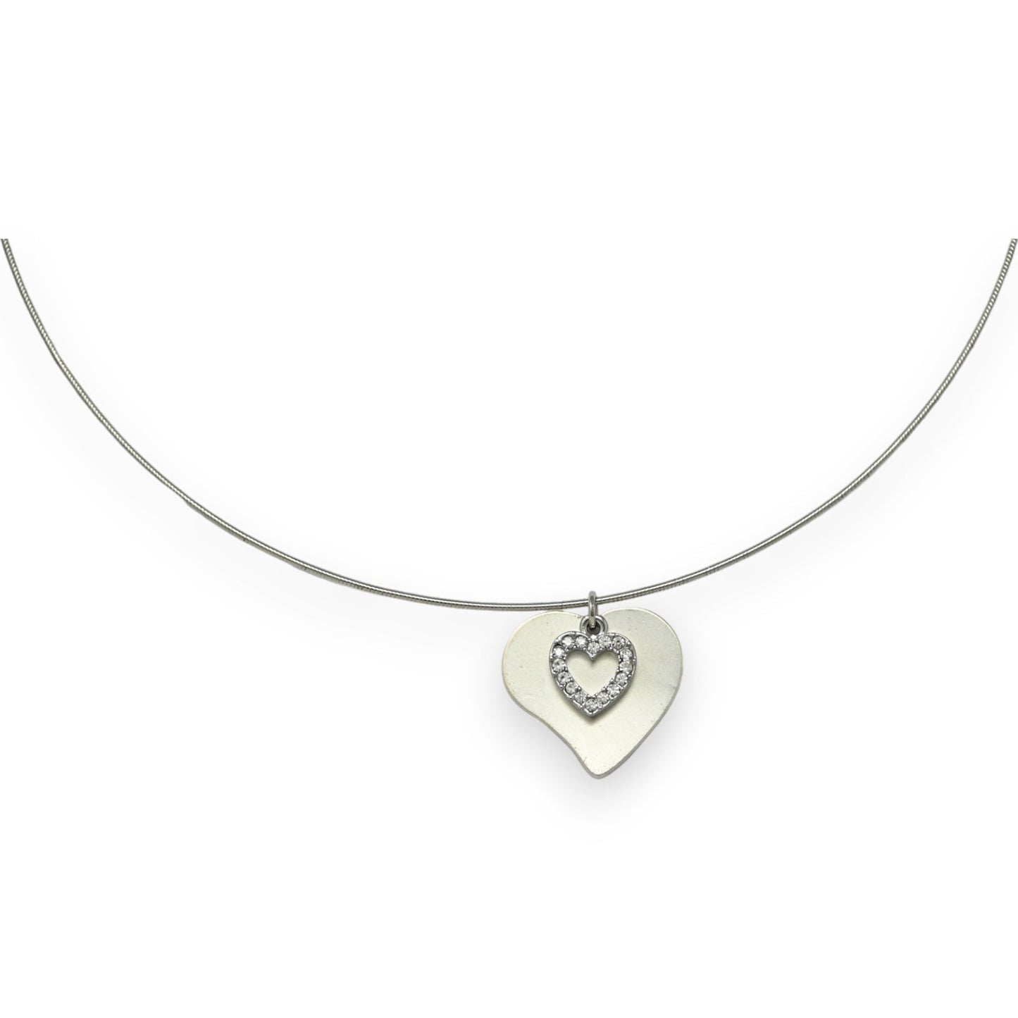 Elegantes Silber-Collier mit doppeltem Herzanhänger: mattes Silberherz und kleines Kristallherz an feiner Kette