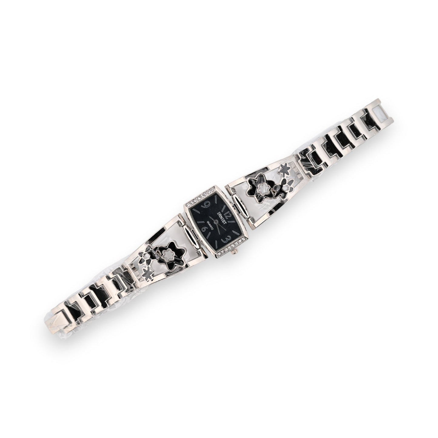 Elegante silberne Damenarmbanduhr mit schwarzem Zifferblatt, Blumen-Verzierungen und Diamanten auf weißem Hintergrund