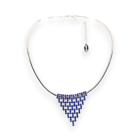 Silberne Choker-Halskette mit blauem Strass-Dreieck-Anhänger, eleganter Schmuck für Damen, funkelnde Kristalle