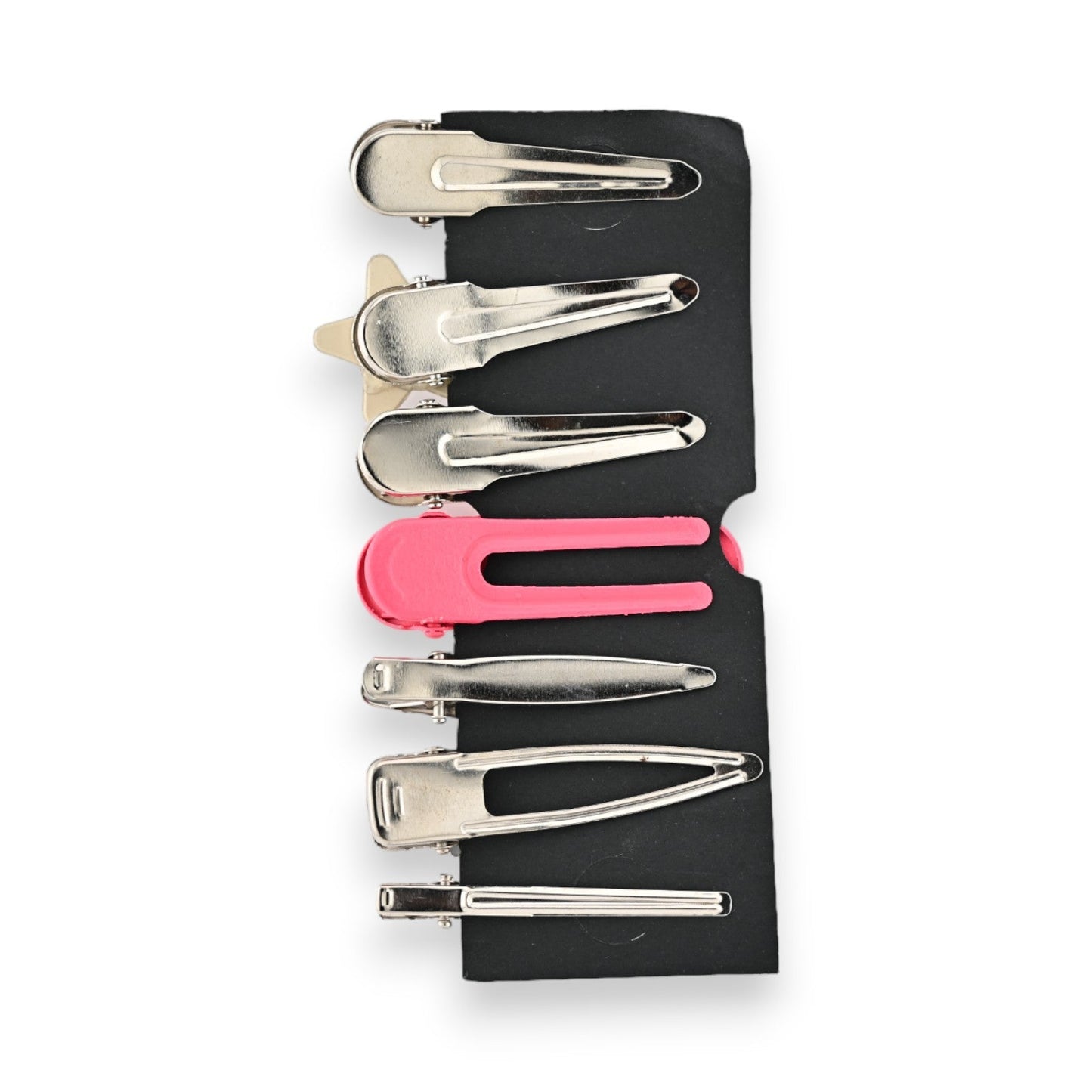 Set von 7 eleganten Haarspangen: 6 silberne Metallspangen in verschiedenen Größen und 1 pinke Kunststoffspange auf schwarz...