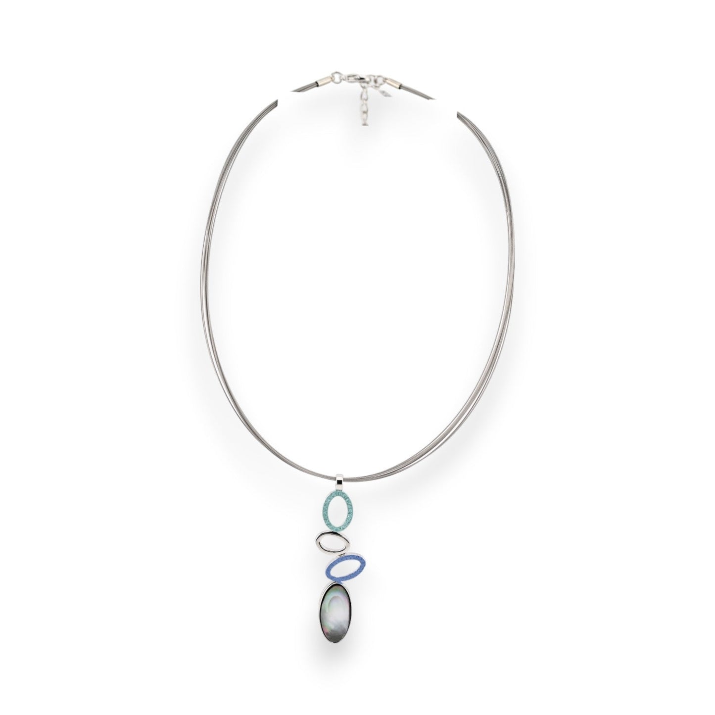 Modische Halskette mit silbernem Draht und geometrischem Anhänger in Türkis, Weiß und Blau mit Perlmutt-Akzent