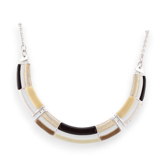 Halbsteife silberne Halskette mit geometrischen Elementen in Beige, Schwarz und Gold, elegantes Design für Damen