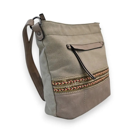 Bohème Umhängetasche in Taupe mit dekorativem Band, Vordertasche und verstellbarem Trageriemen