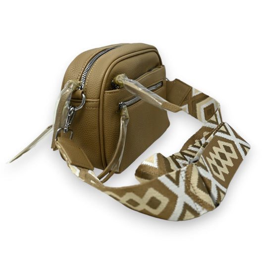 Taupe Umhängetasche mit Reißverschlüssen, mehreren Fächern und dekorativem geometrischem Schulterriemen