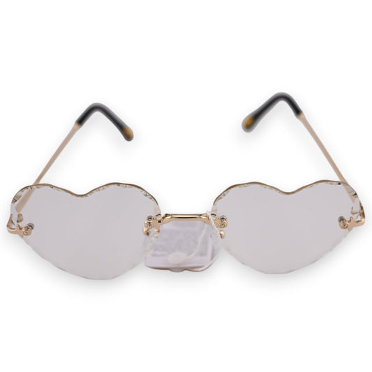 Herzförmige Sonnenbrille mit transparenten weißen Gläsern und goldenem Metallrahmen, stylisches Accessoire