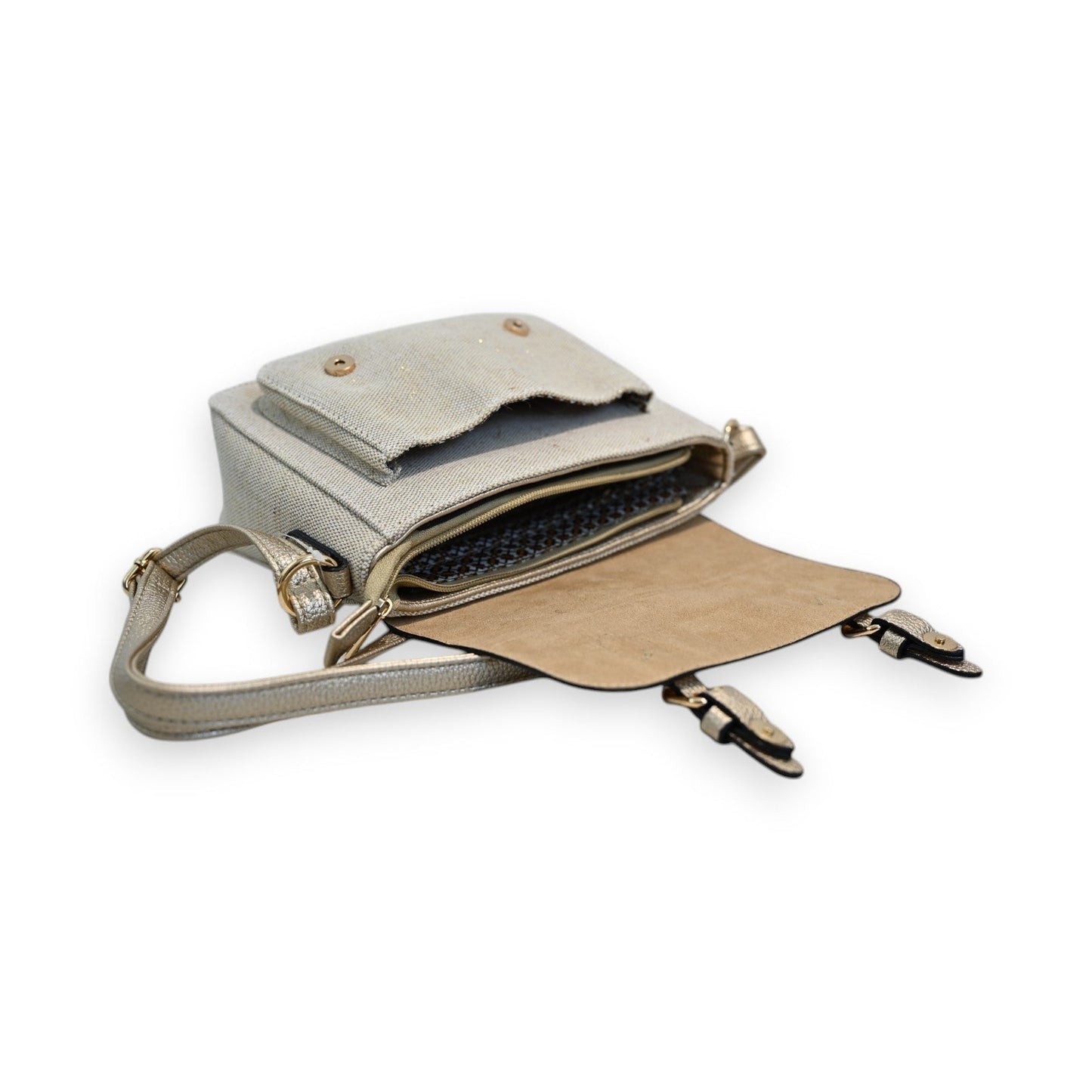 Elegante goldene Umhängetasche aus Leinen mit Lederdetails, geöffnet zeigt Innenfutter und Reißverschluss