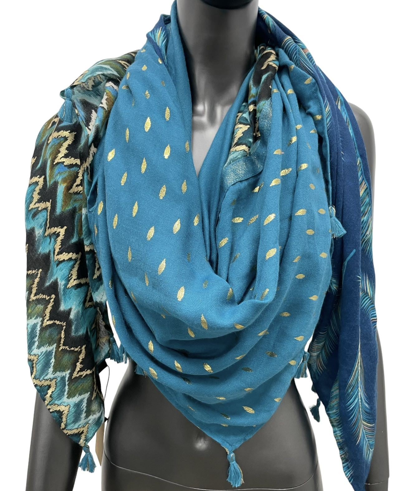 Vierseitiger Patchwork-Schal Quattro Pfauenblau