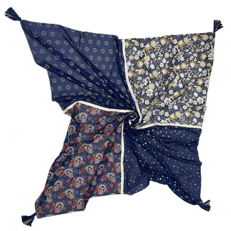 Vielseitiges Halstuch mit Totenkopf-, Blumen- und Sternenmuster in Blau, Gold und Rot, quadratisch mit Quasten