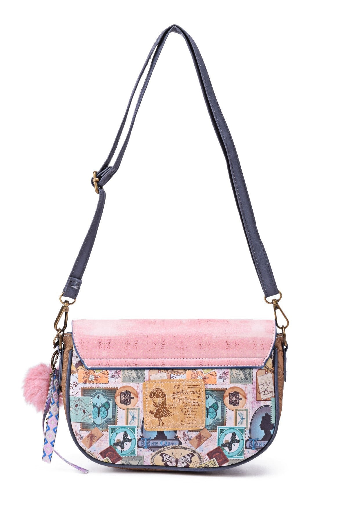 Bunte Umhängetasche mit Schmetterlings- und Postkartendesign, rosa Klappe, blauem Gurt und flauschigem Anhänger