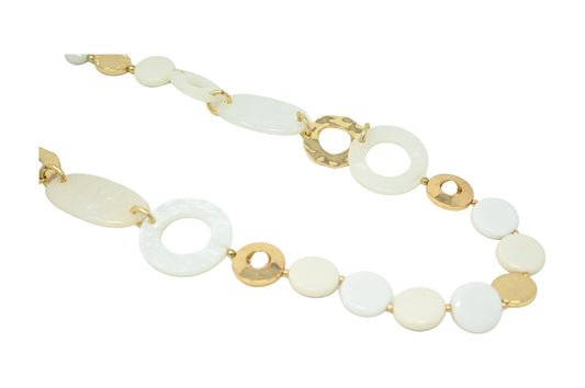 Vintage Halskette mit weißen und goldenen Anhängern, ovale und runde Formen, elegantes Design für Damen