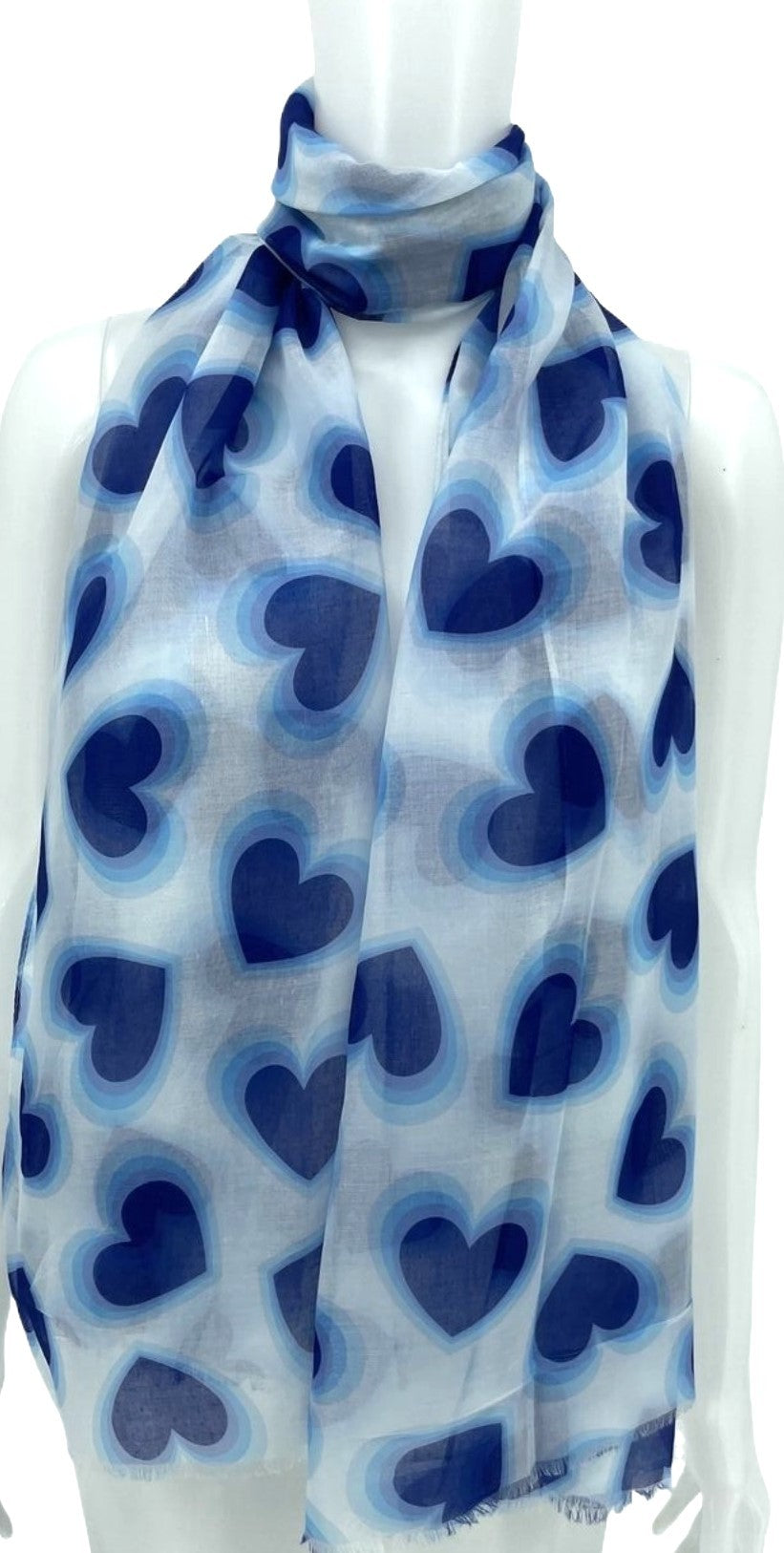 Romantisches Tuch mit blauen Herzen