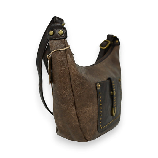 Zweifarbige Leder-Umhängetasche in Taupe und Braun mit Nietenverzierung, langem Schulterriemen und Reißverschluss-Tasche