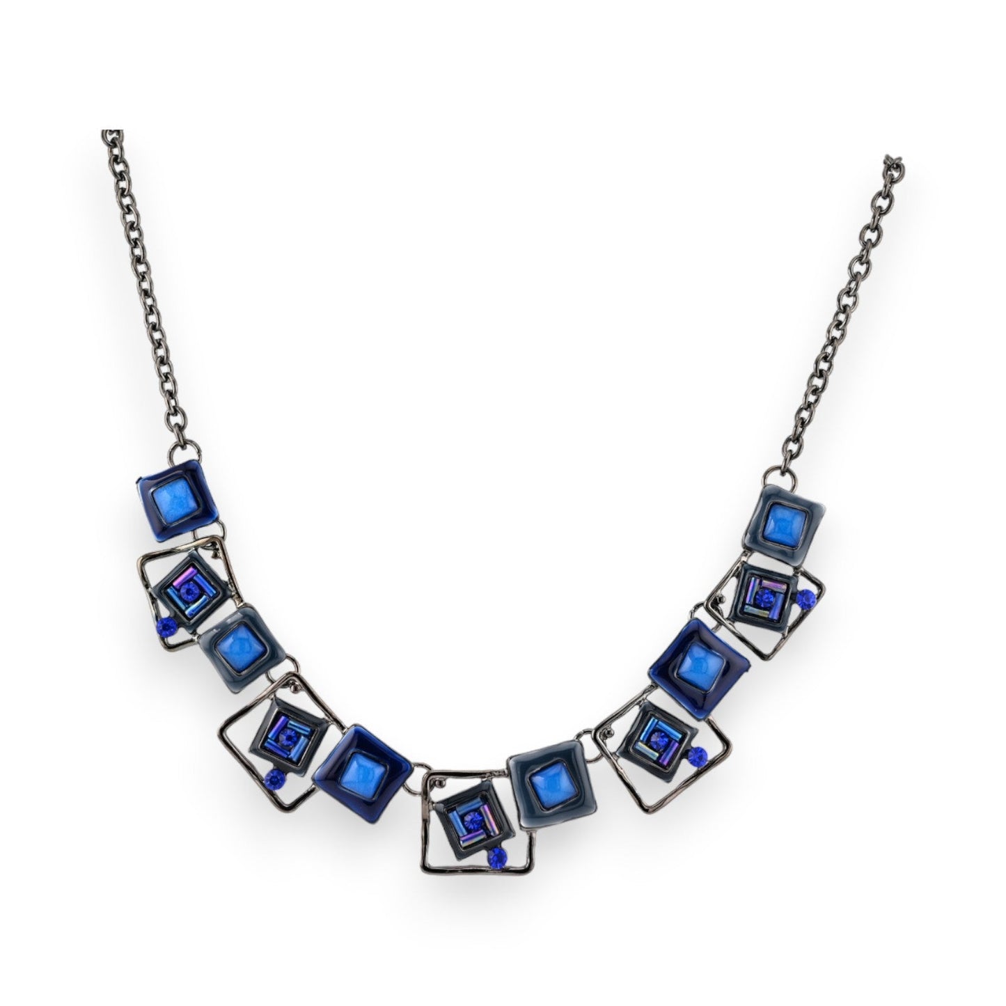 Elegante Halskette mit blauen geometrischen Elementen, Quadraten und Kristallen auf silberfarbener Kette