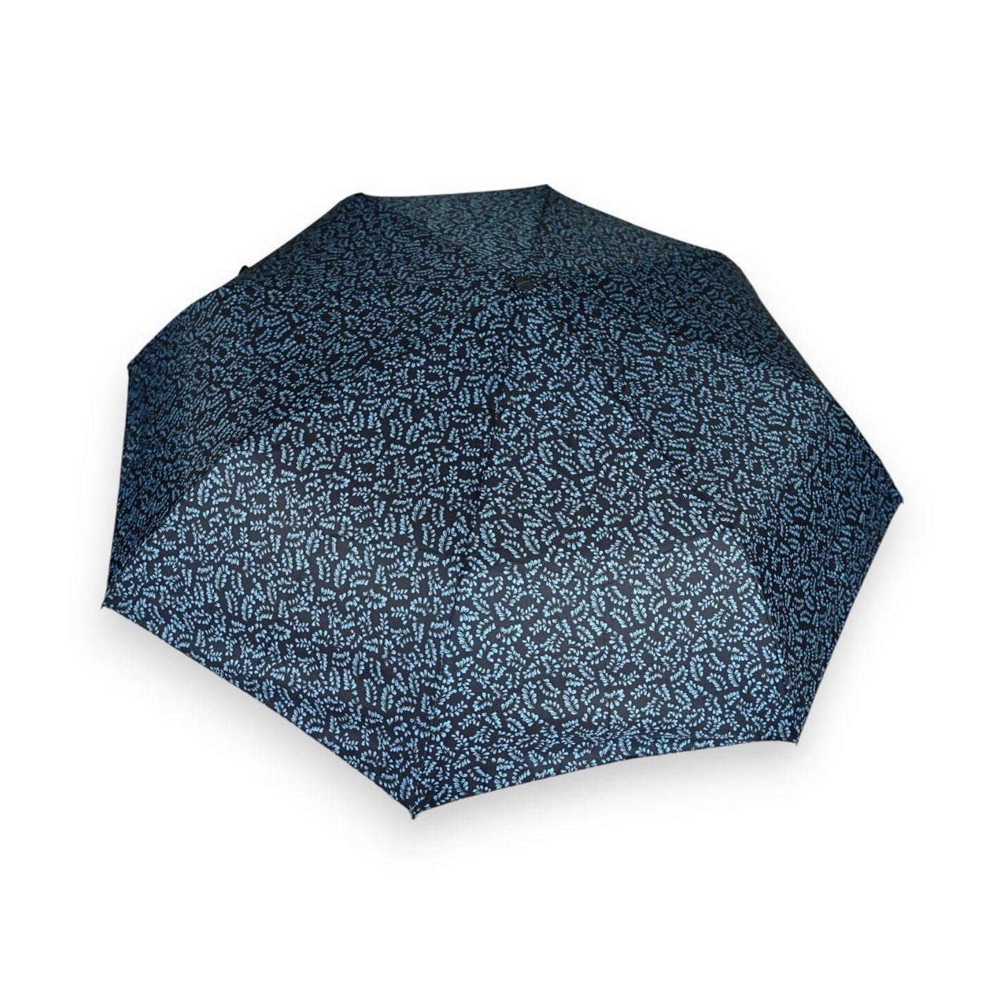 Halbautomatischer faltbarer Regenschirm mit blau-schwarzem Blättermuster, geöffnet auf weißem Hintergrund