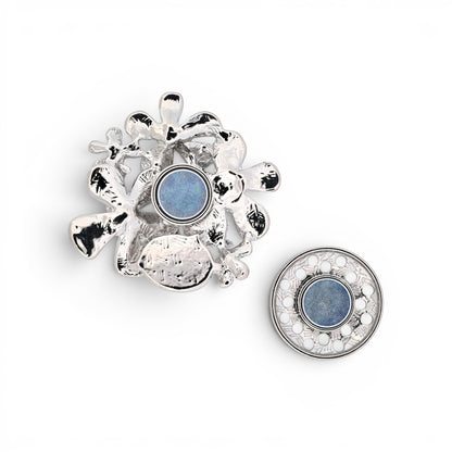 Magnetische Blumen-Brosche mit weißen Blüten in Elfenbein und Perlmutt, 6 cm