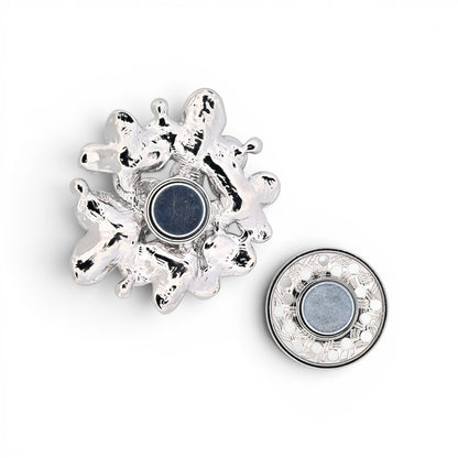 Magnetische Blumen-Brosche mit emaillierten Blüten in Schwarz, Weiß, Grau und Strass, 6 cm